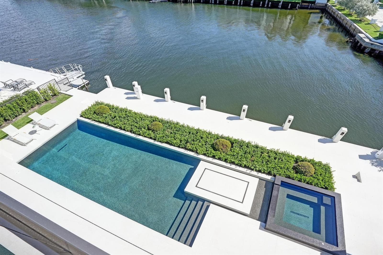 23 Isla Bahia Dr