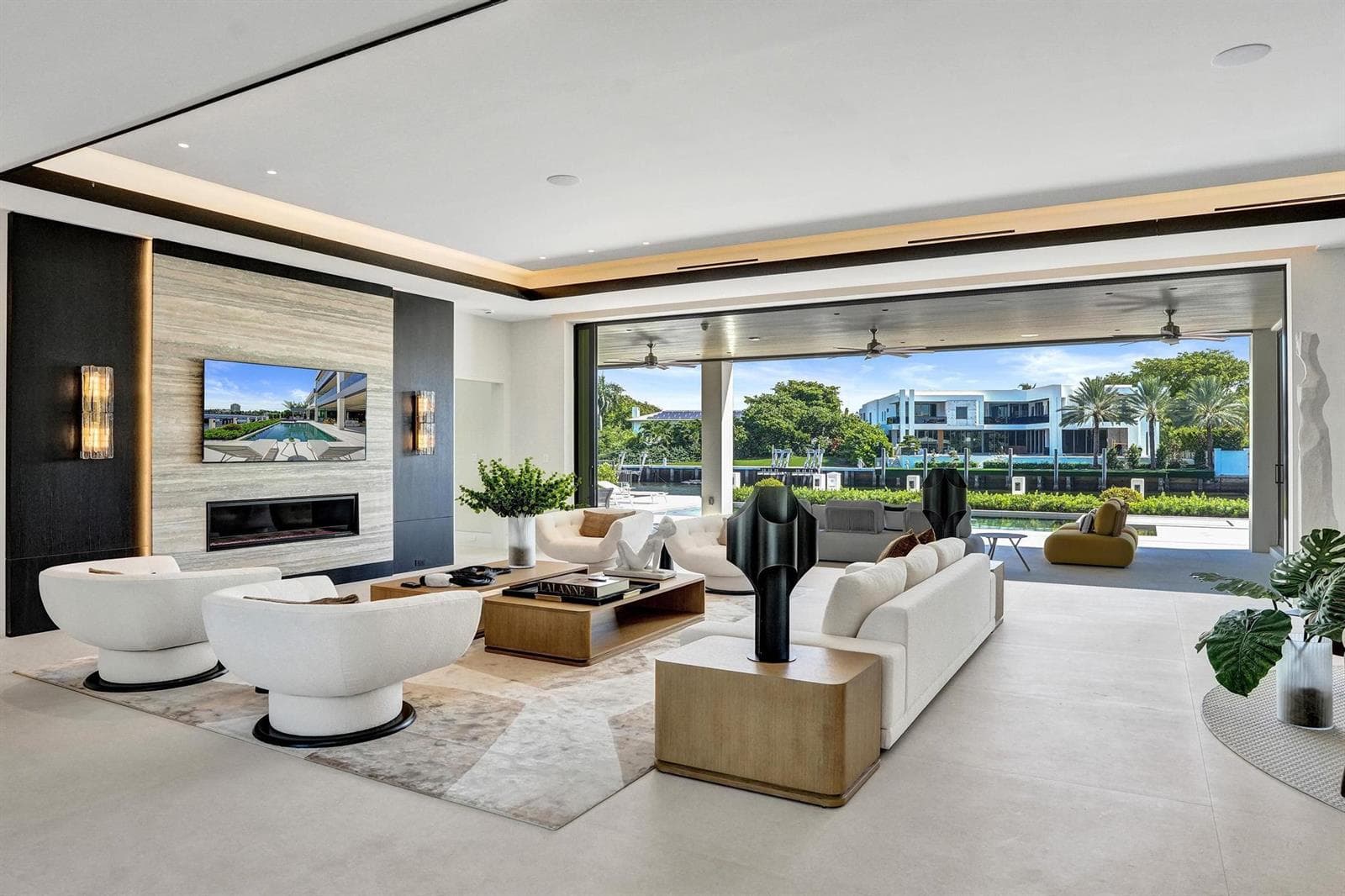 23 Isla Bahia Dr