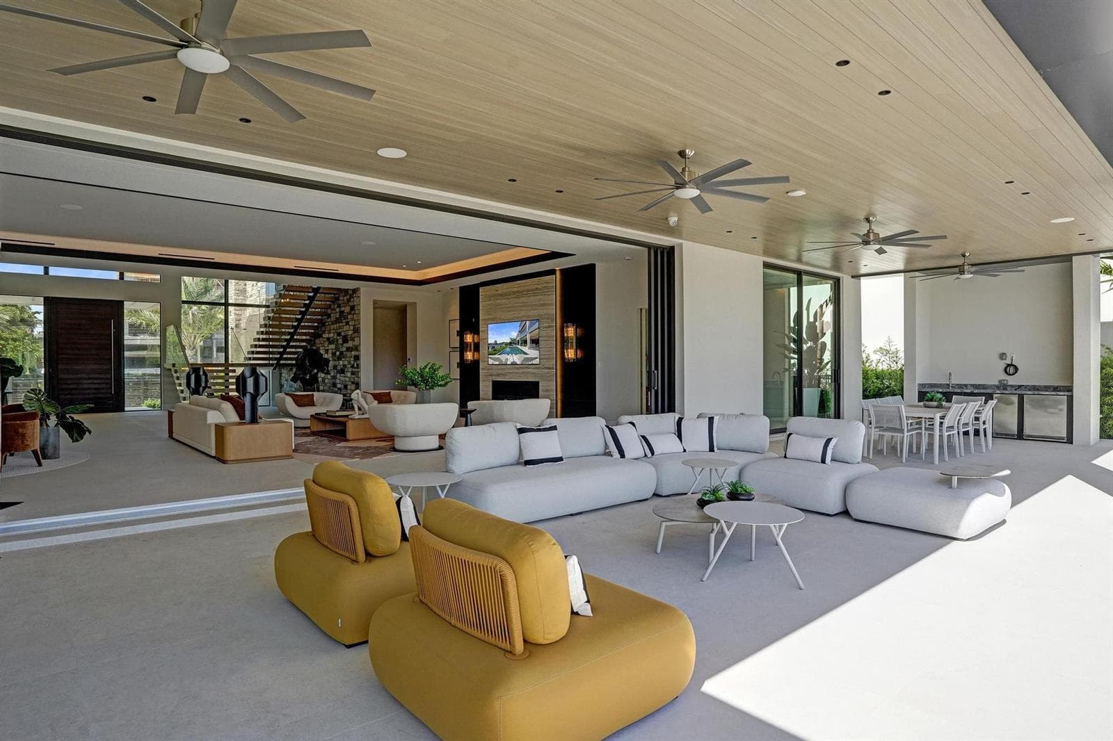 23 Isla Bahia Dr