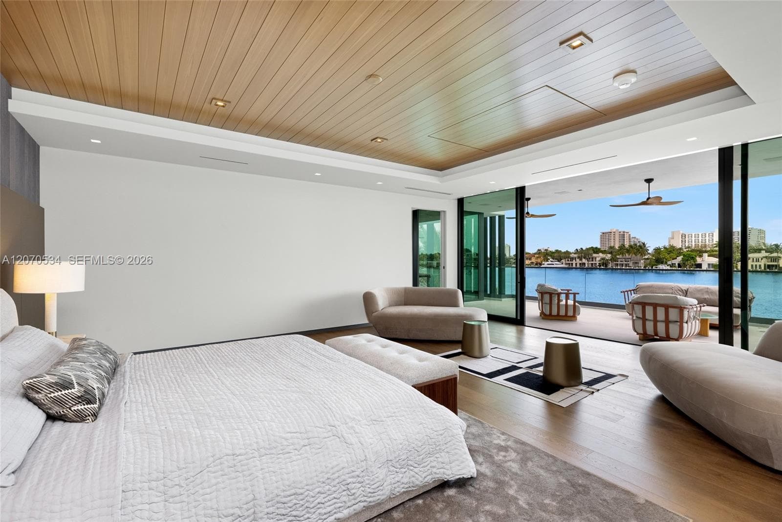 1400 W Lake Dr