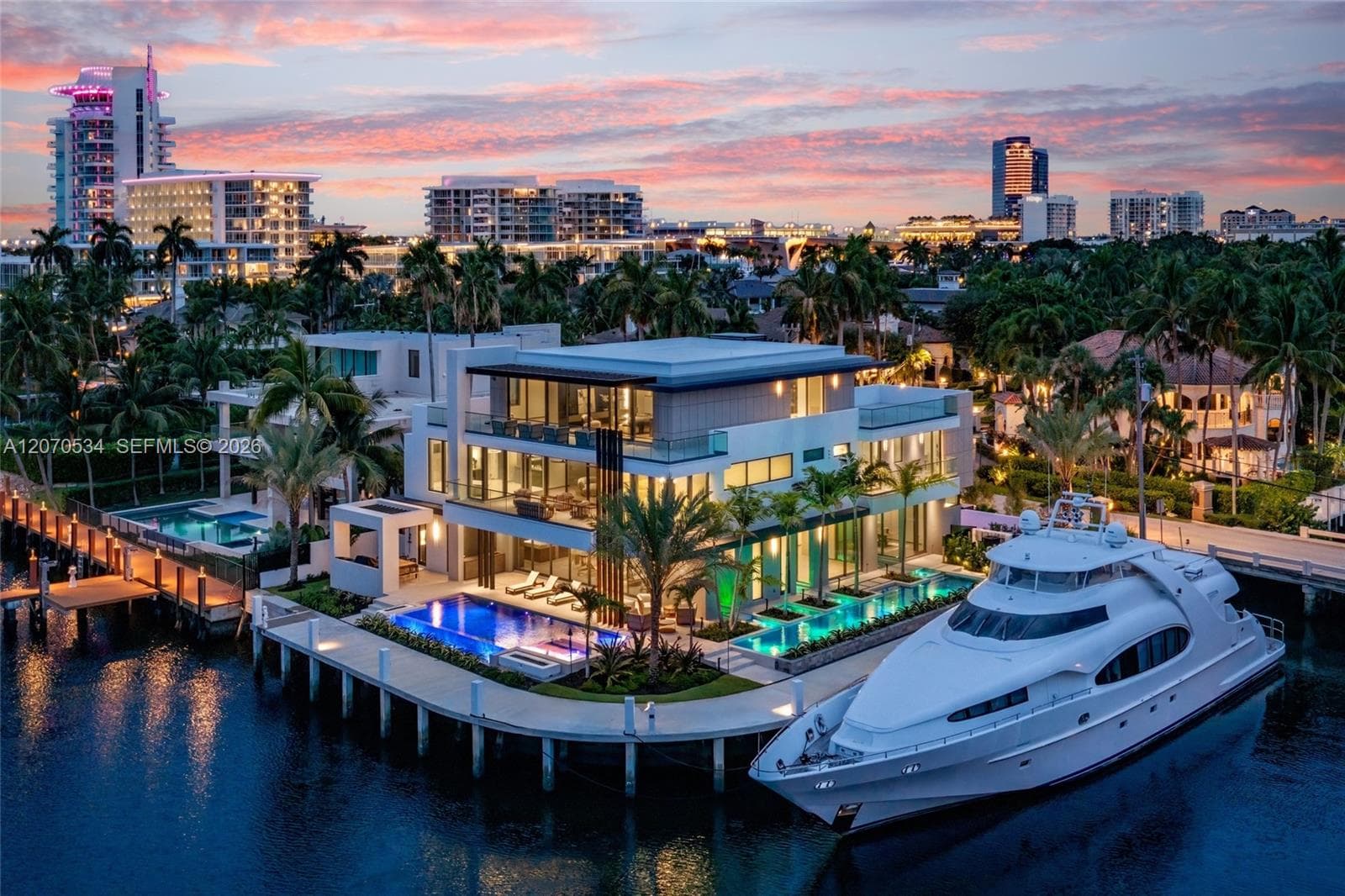 1400 W Lake Dr