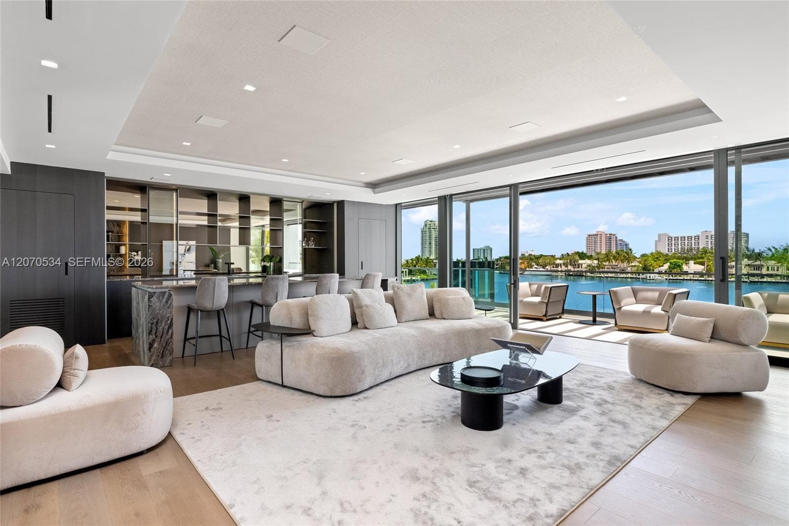 1400 W Lake Dr