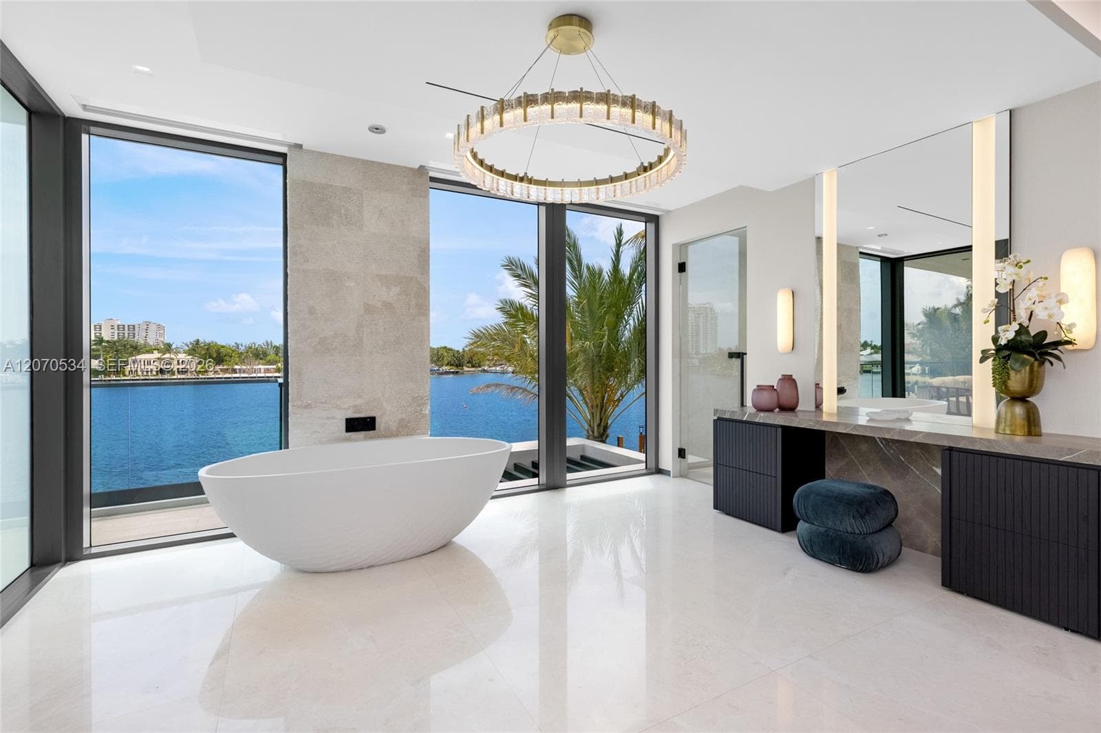1400 W Lake Dr