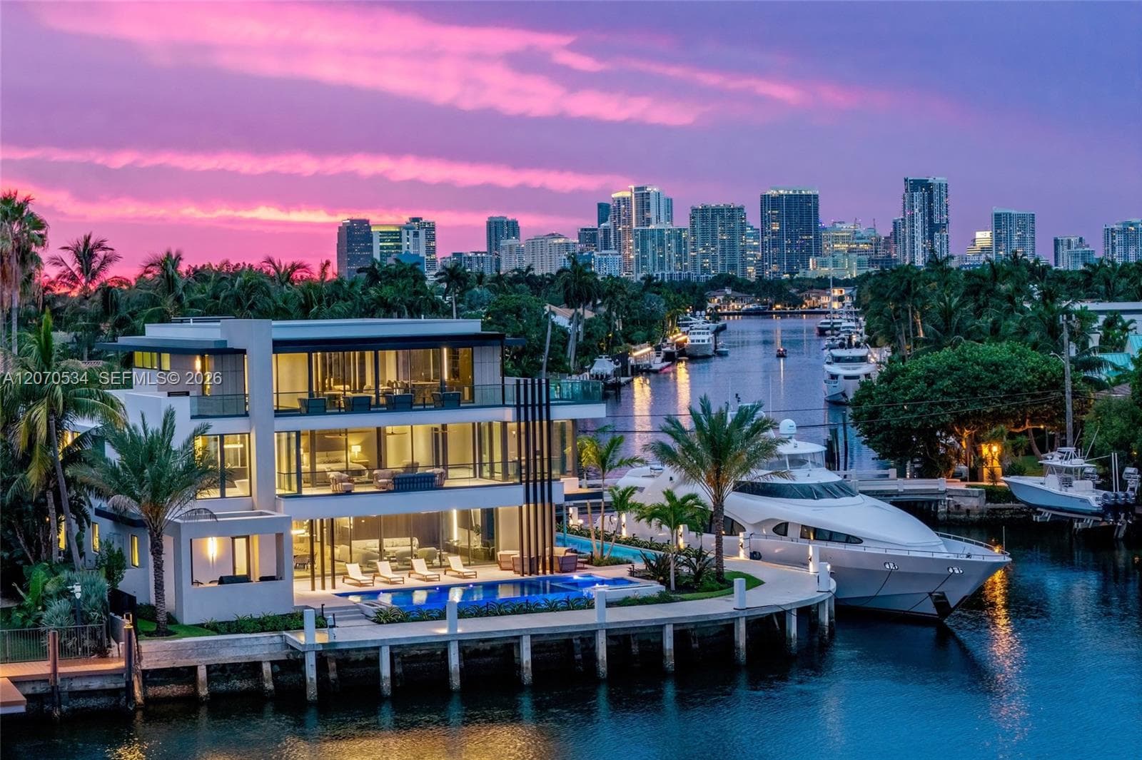 1400 W Lake Dr