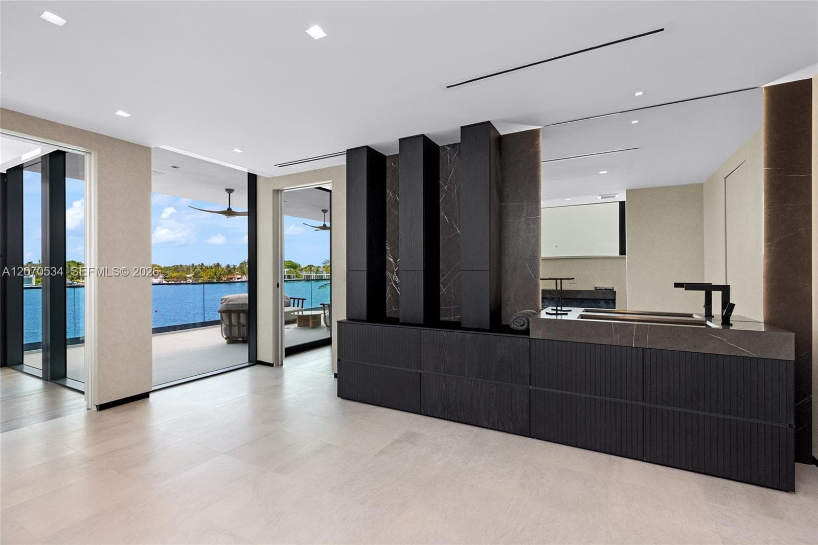1400 W Lake Dr