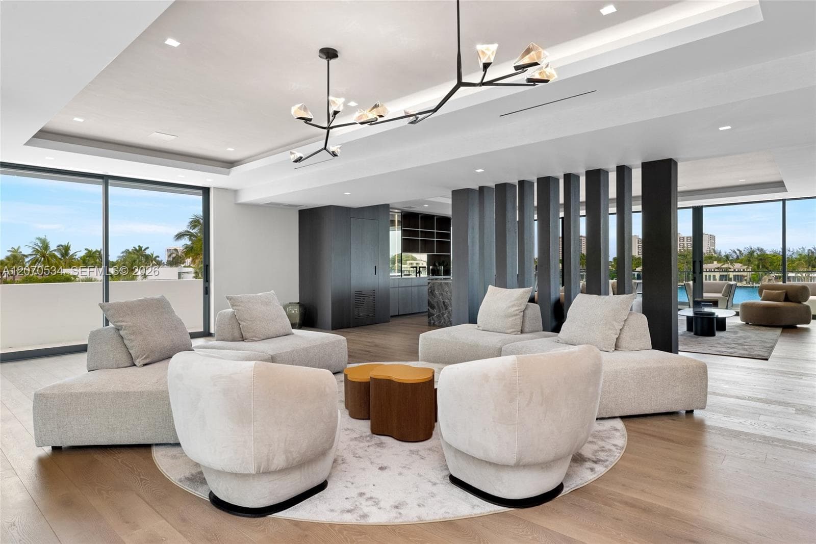 1400 W Lake Dr