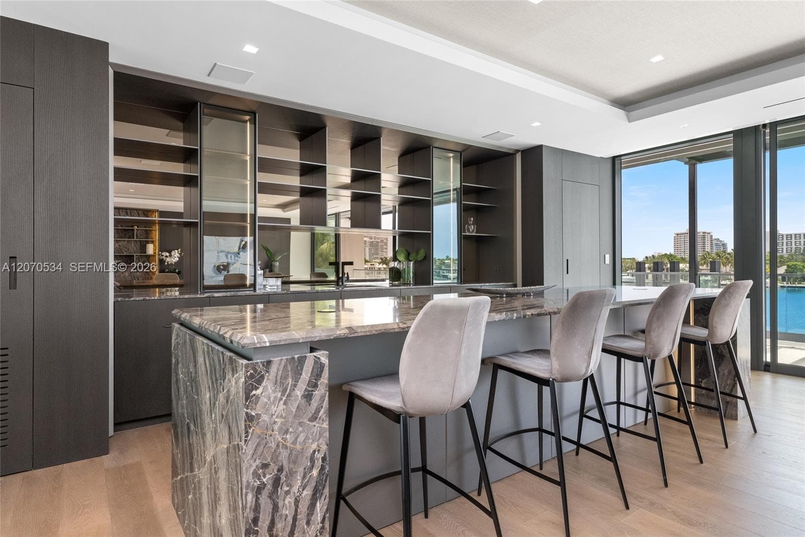 1400 W Lake Dr
