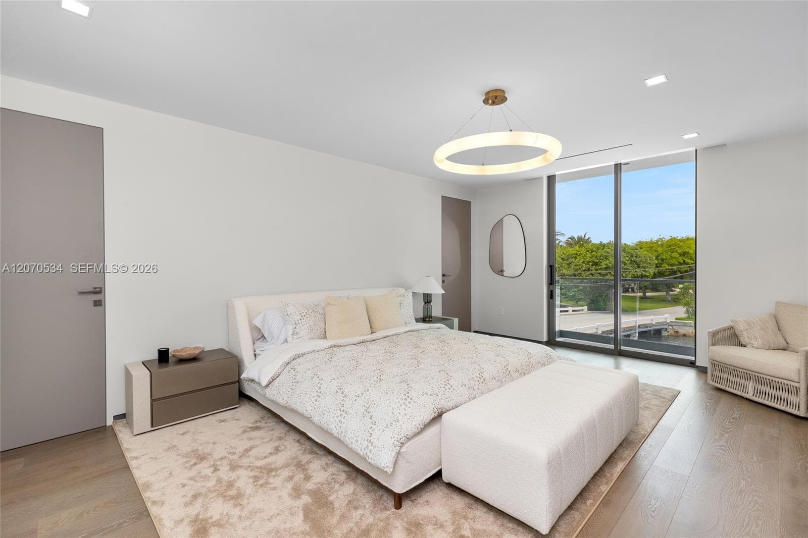 1400 W Lake Dr