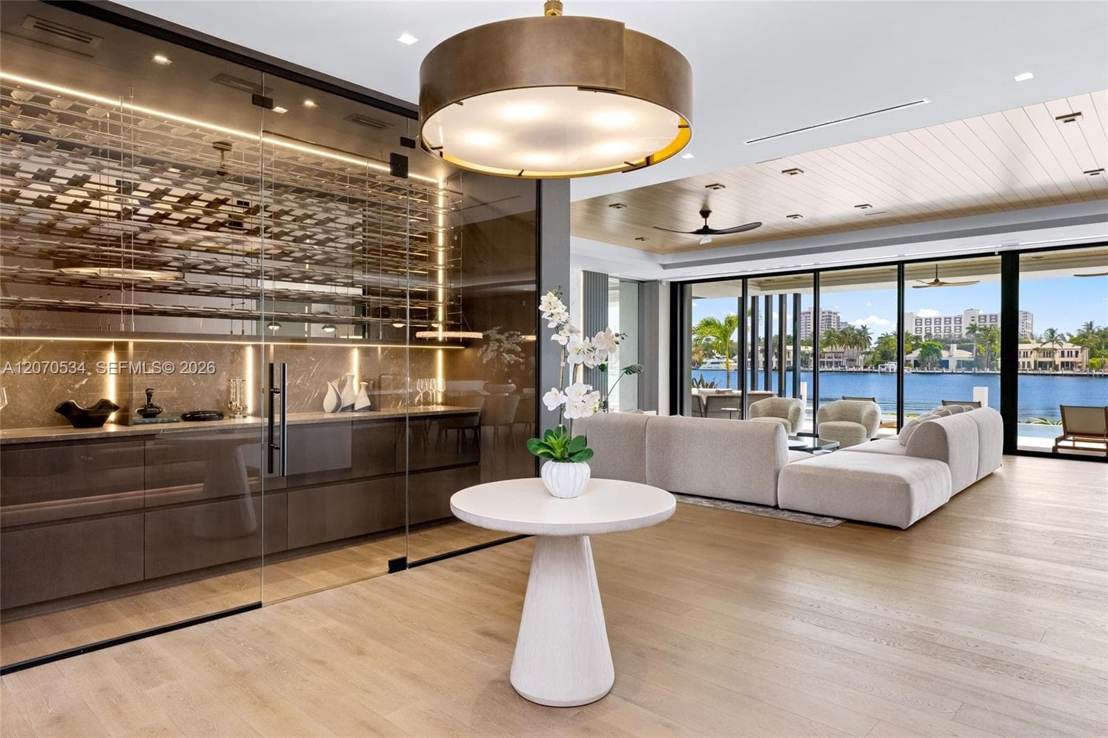 1400 W Lake Dr