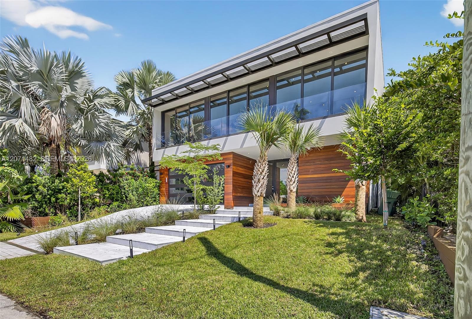 620 Solar Isle Dr