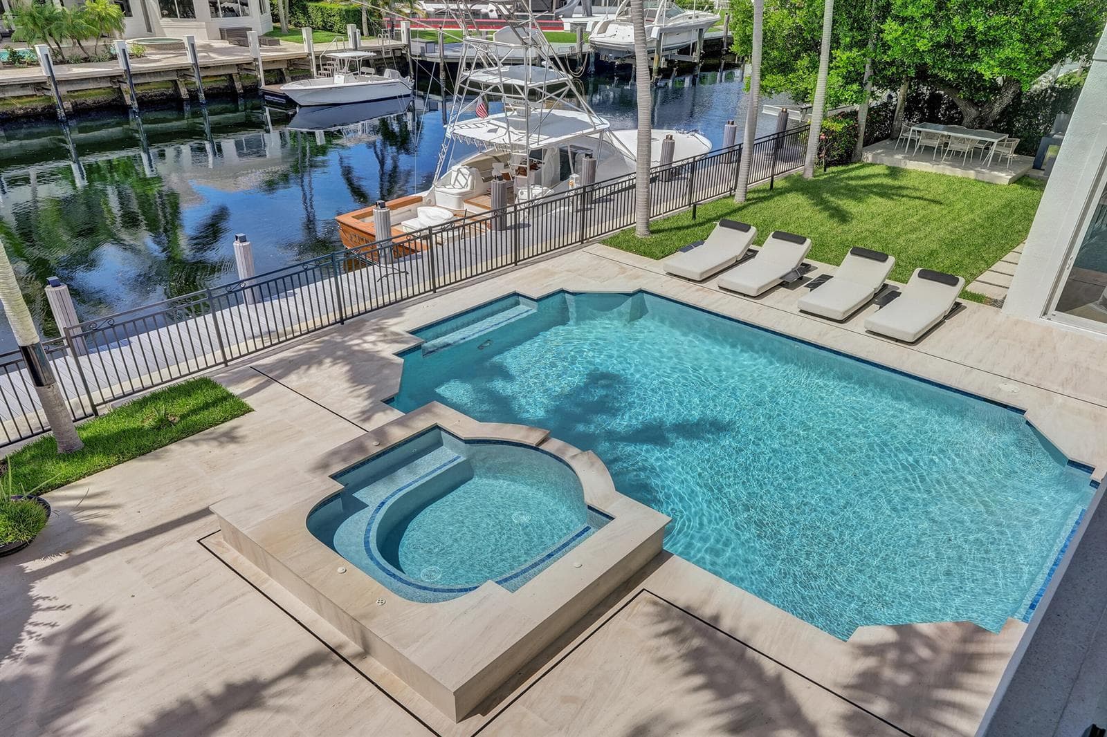 30 S Compass Dr