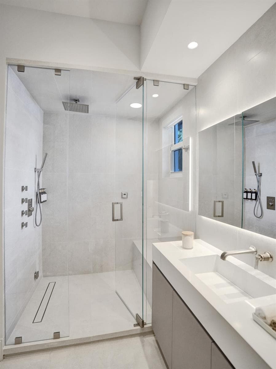 30 S Compass Dr