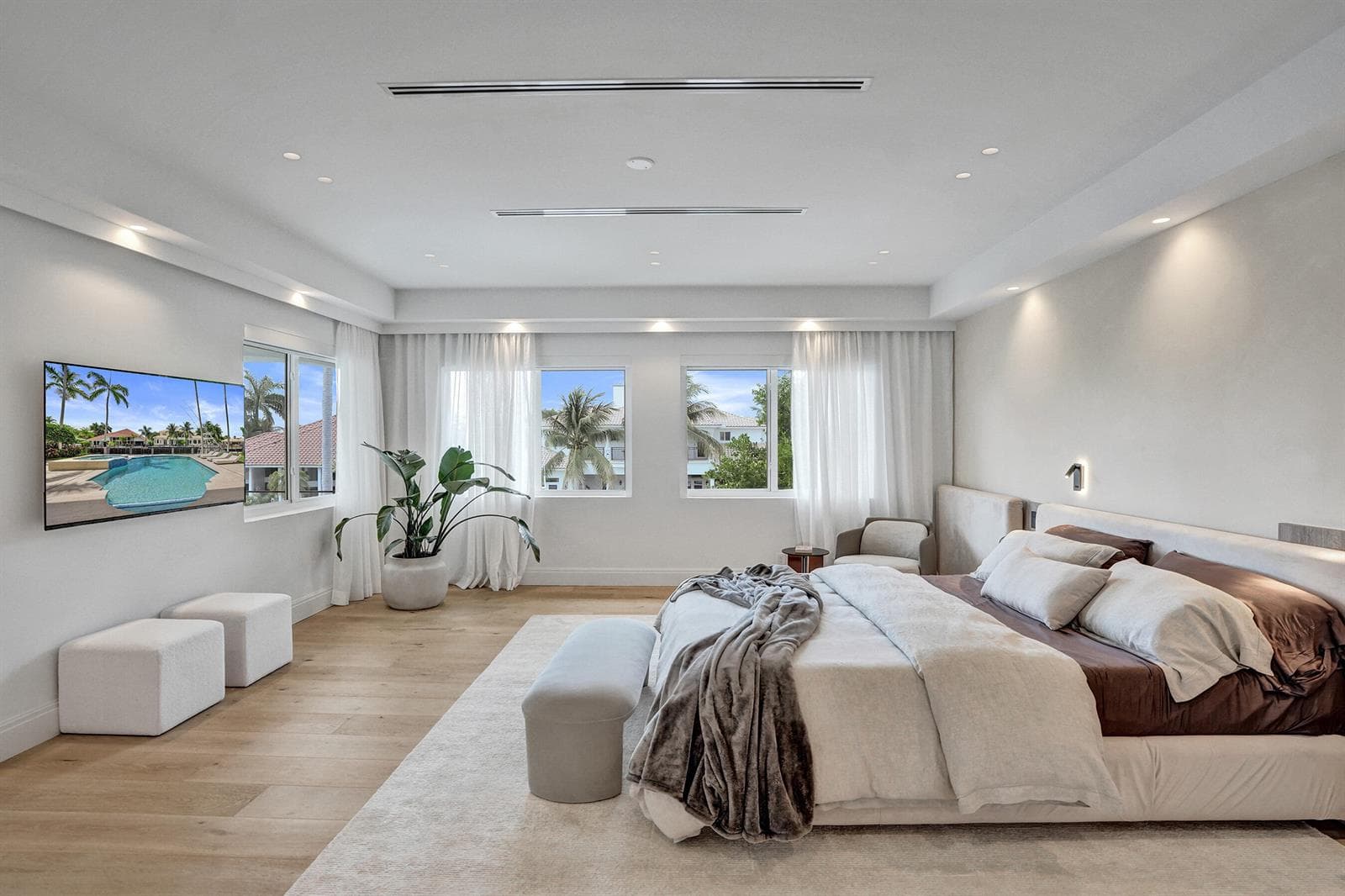30 S Compass Dr