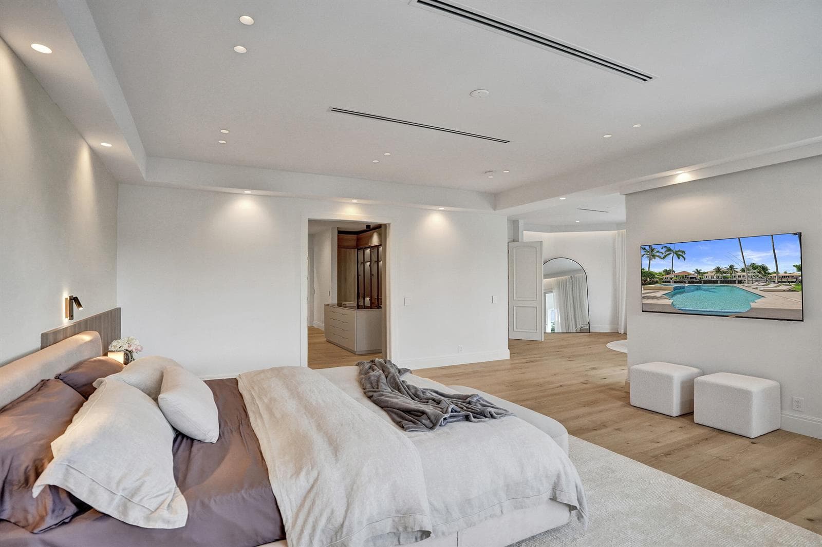 30 S Compass Dr