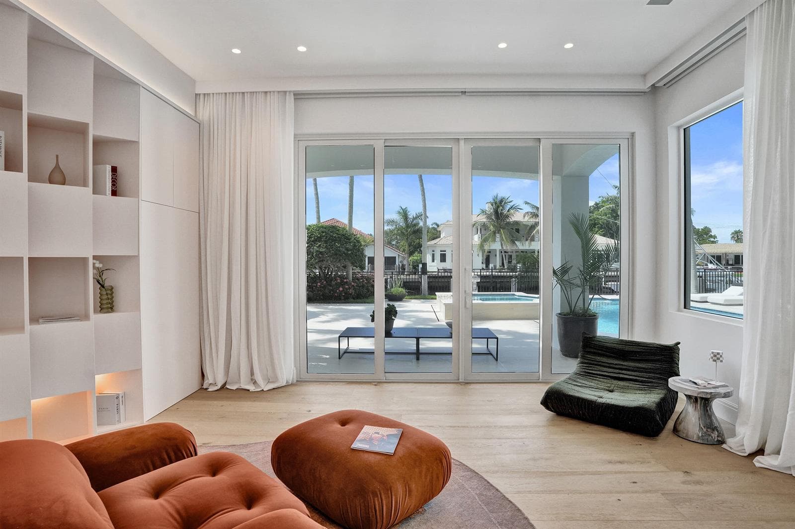 30 S Compass Dr