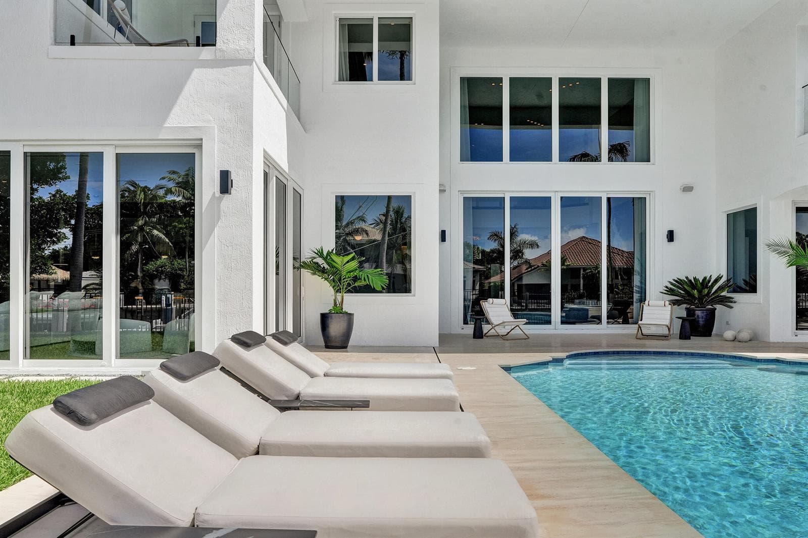 30 S Compass Dr