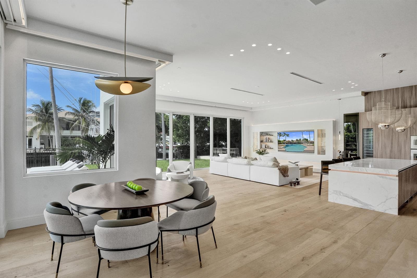 30 S Compass Dr