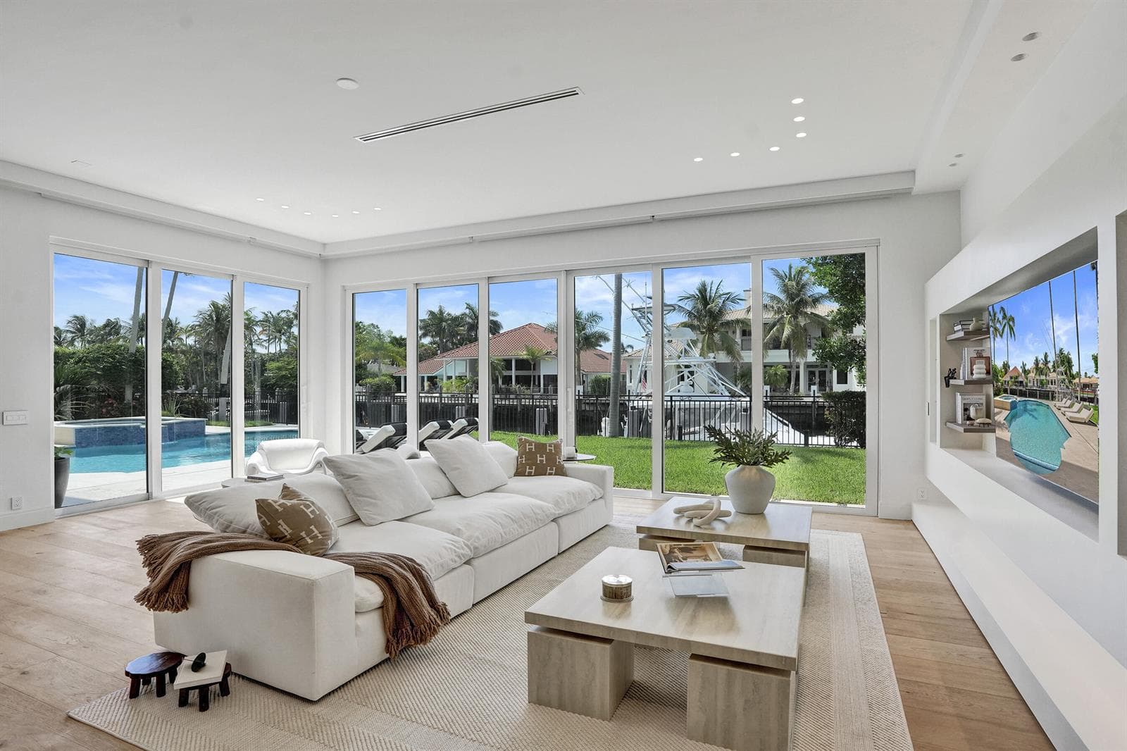 30 S Compass Dr