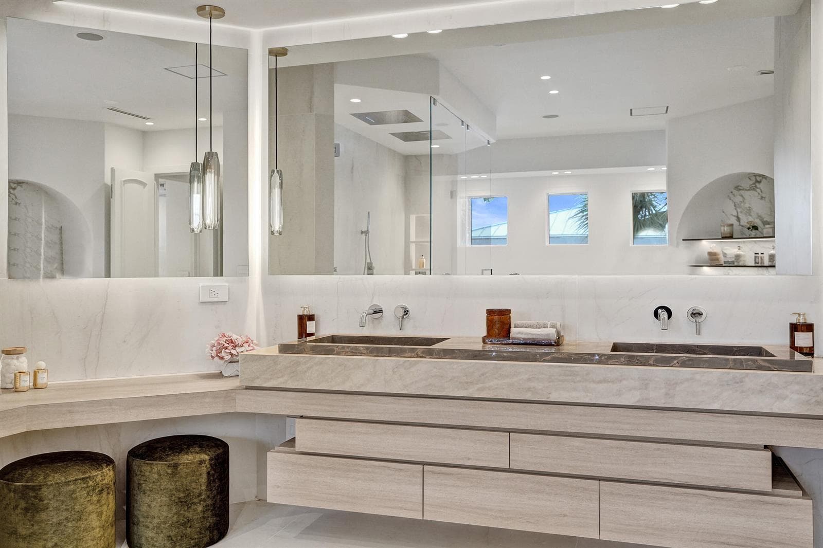 30 S Compass Dr