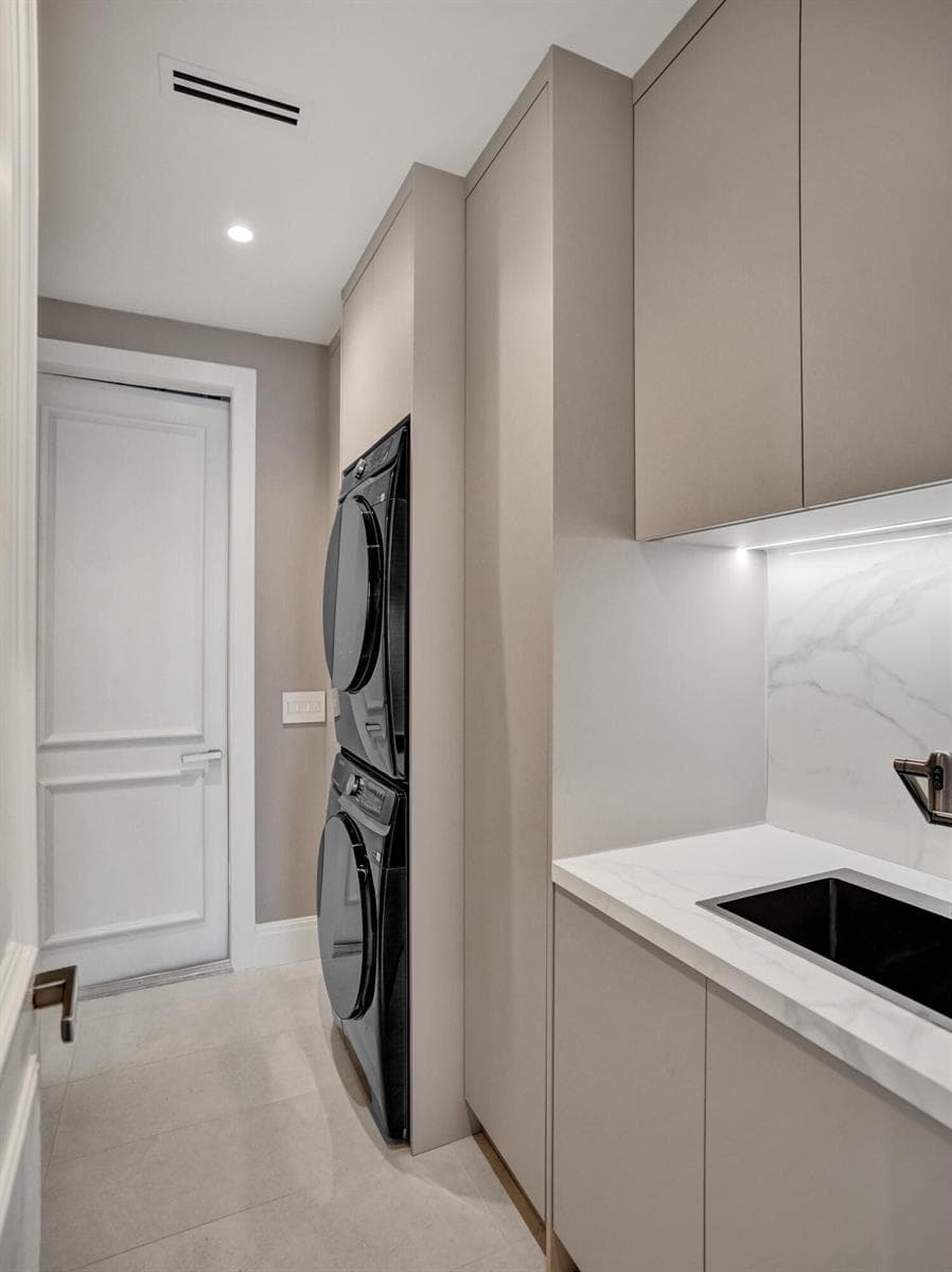 30 S Compass Dr