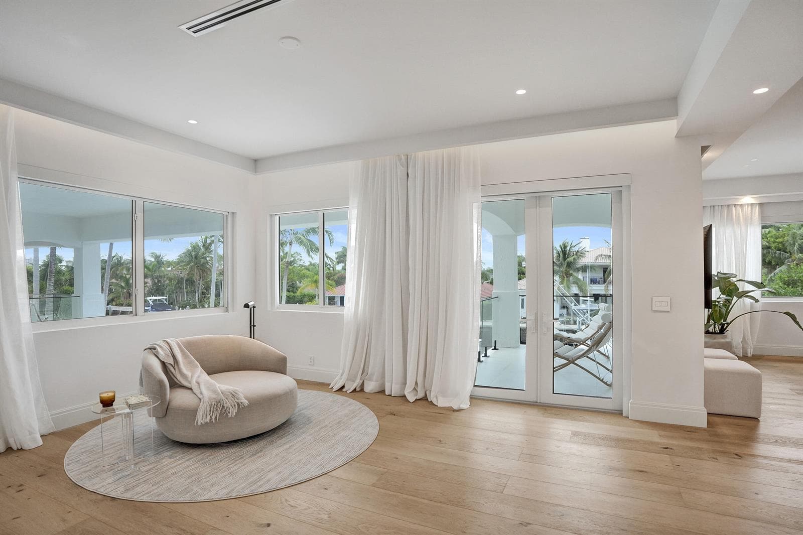 30 S Compass Dr