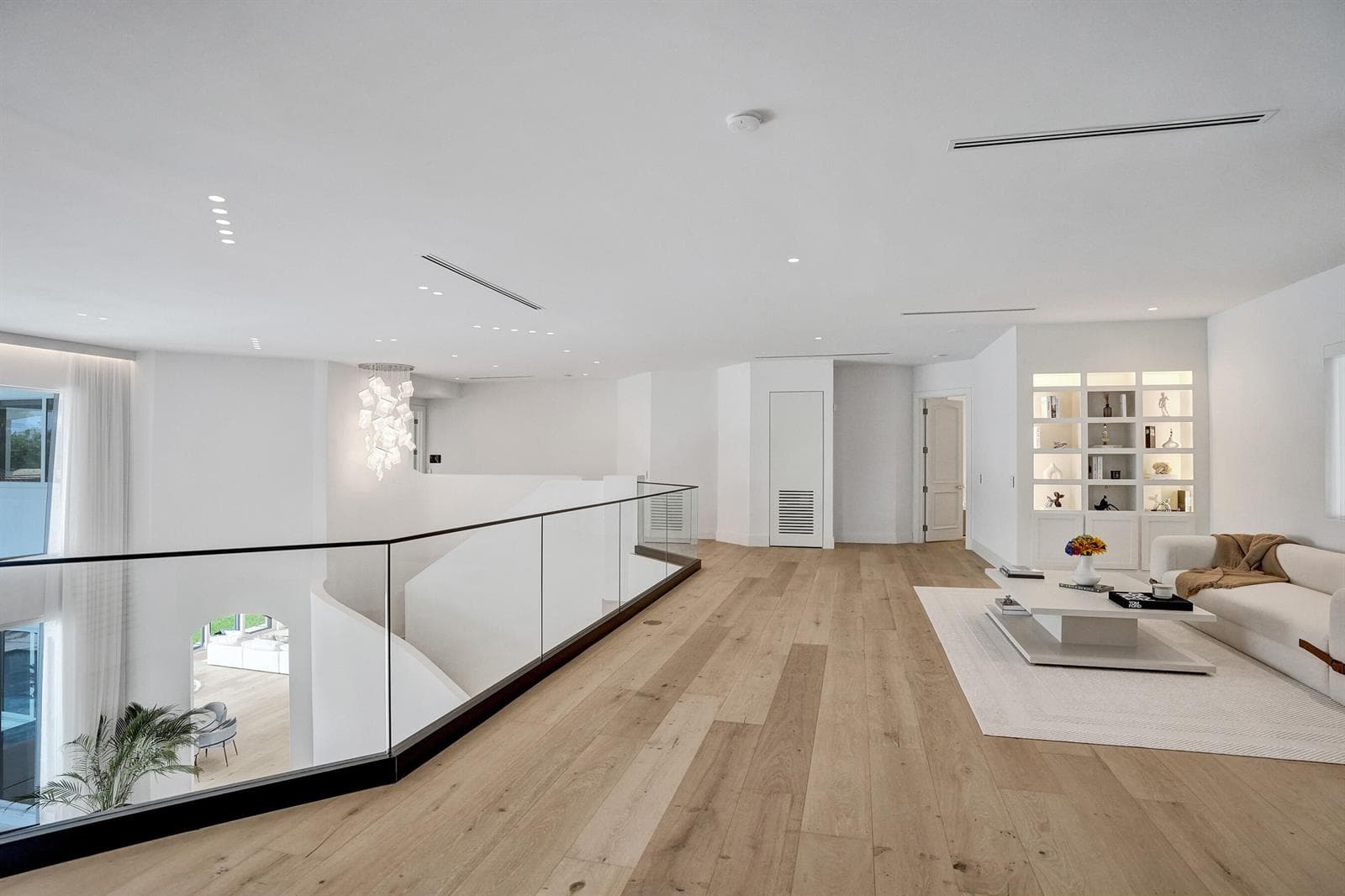 30 S Compass Dr