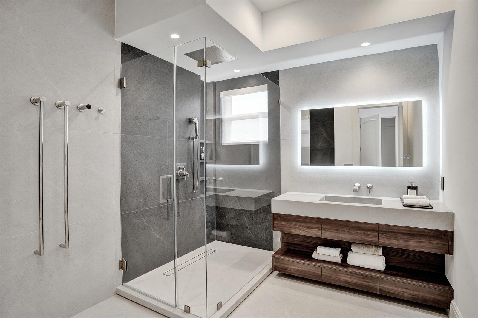 30 S Compass Dr