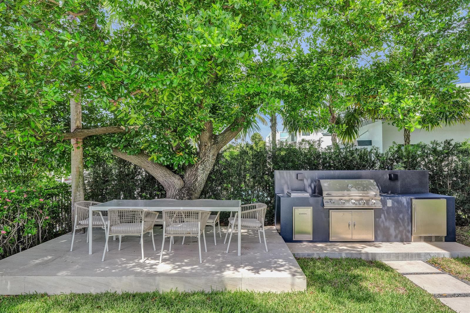 30 S Compass Dr