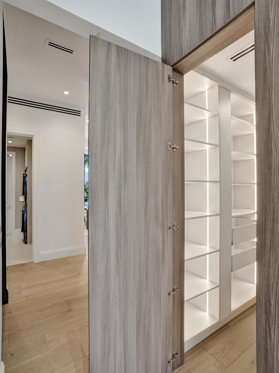 30 S Compass Dr