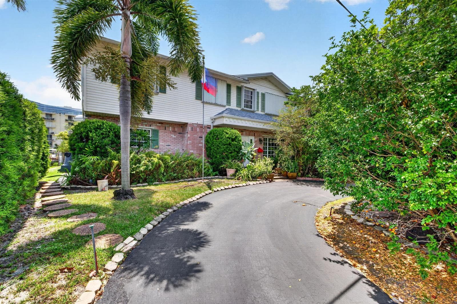 1636 SE 14th St