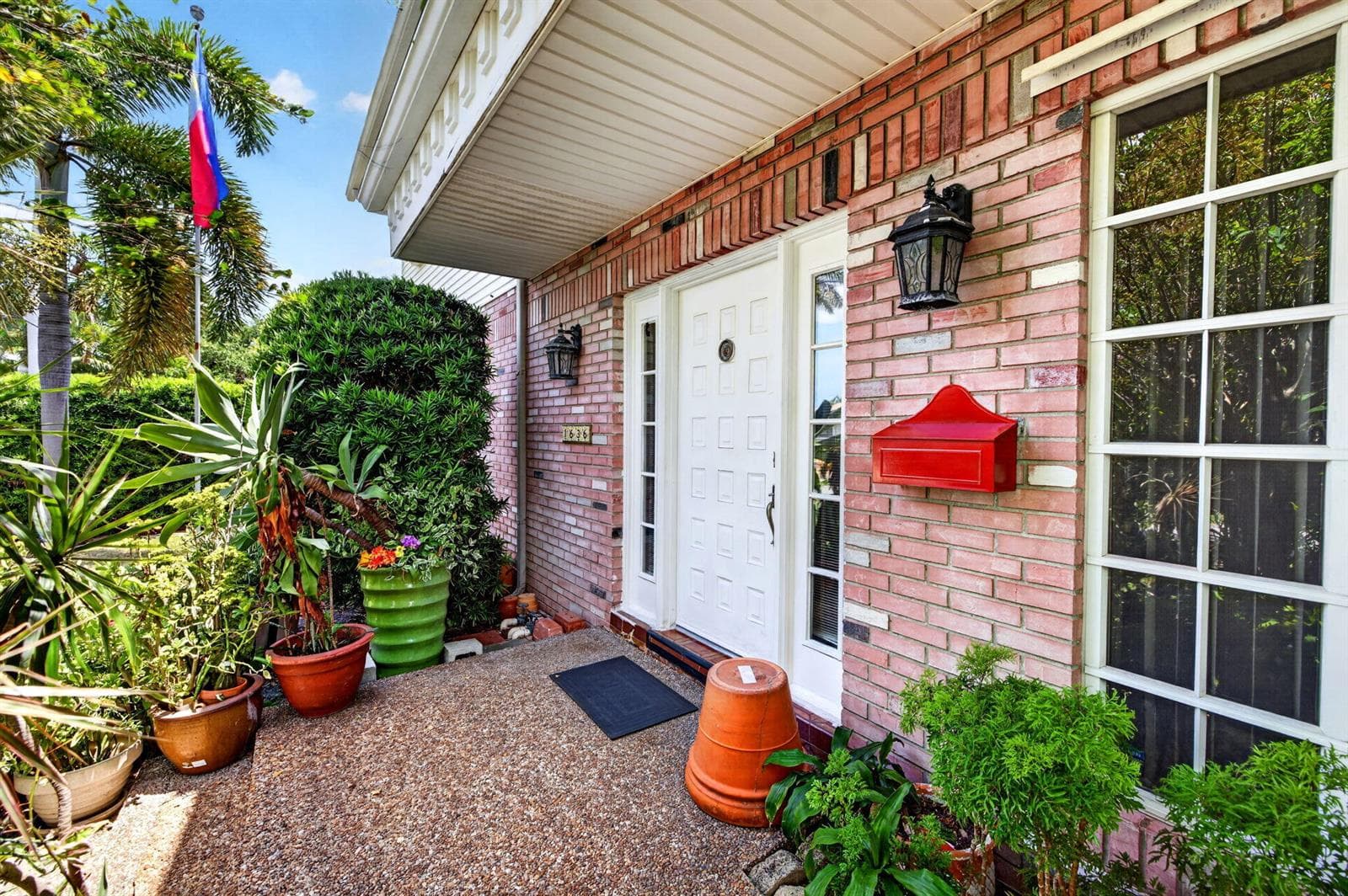 1636 SE 14th St