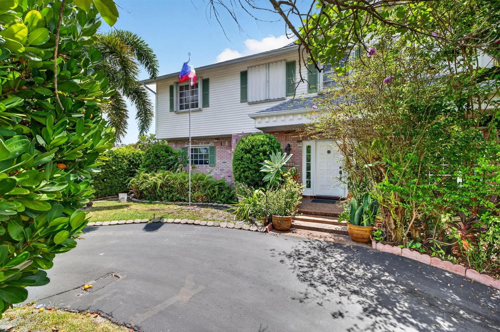 1636 SE 14th St
