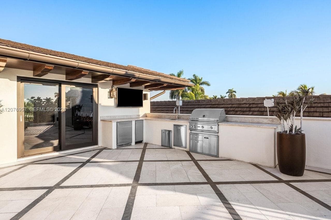 633 Isle of Palms Dr