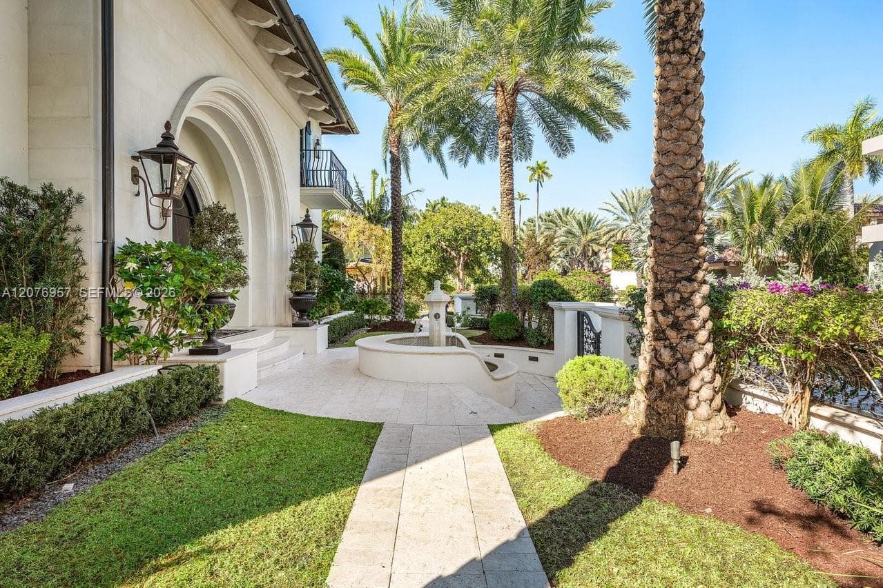 633 Isle of Palms Dr