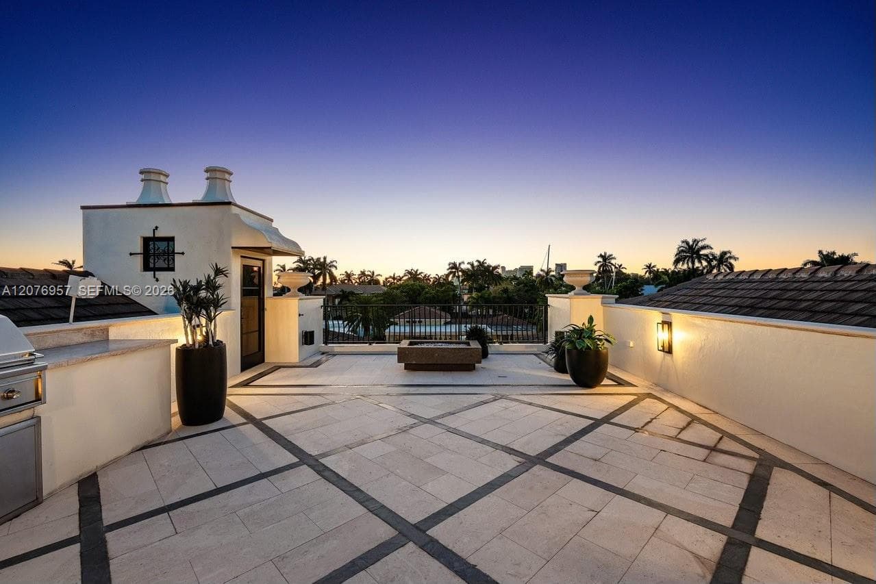 633 Isle of Palms Dr