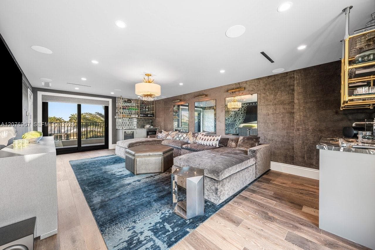 633 Isle of Palms Dr