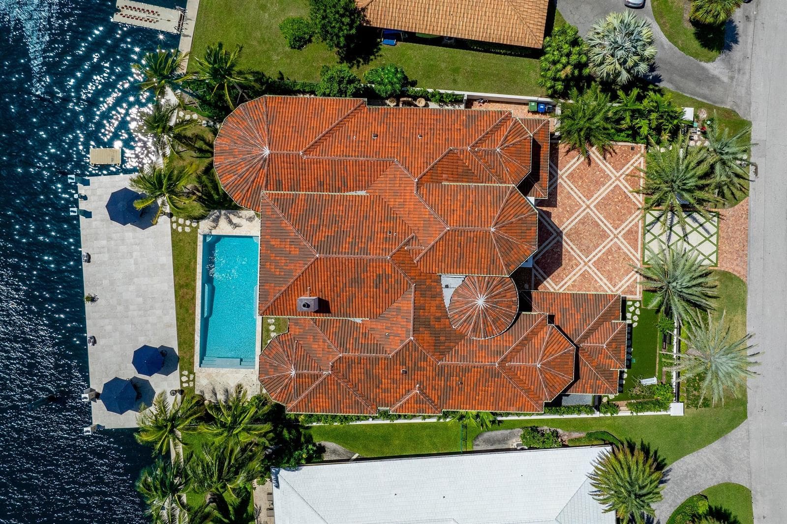 745 Middle River Dr