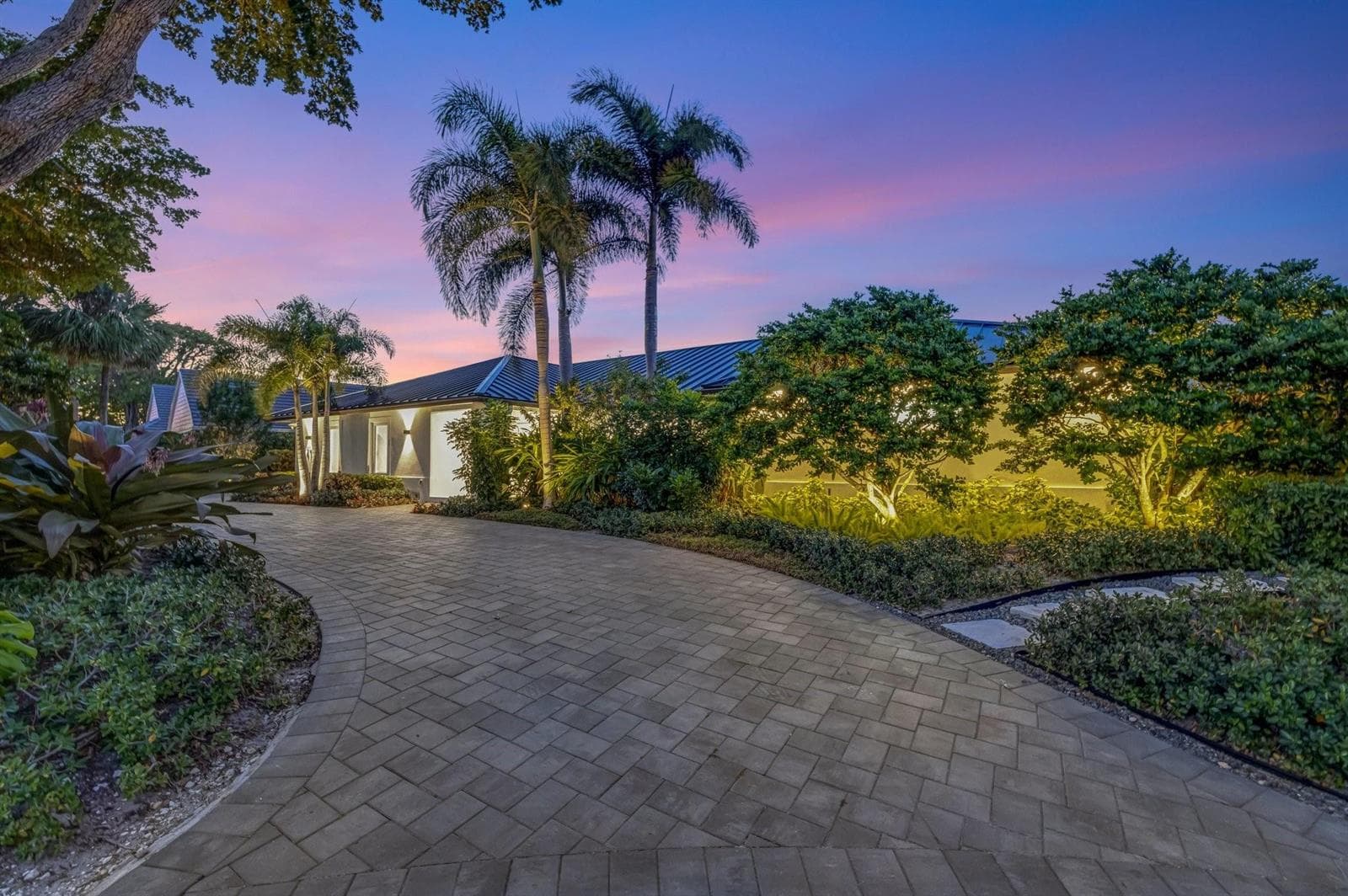 41 S Compass Dr