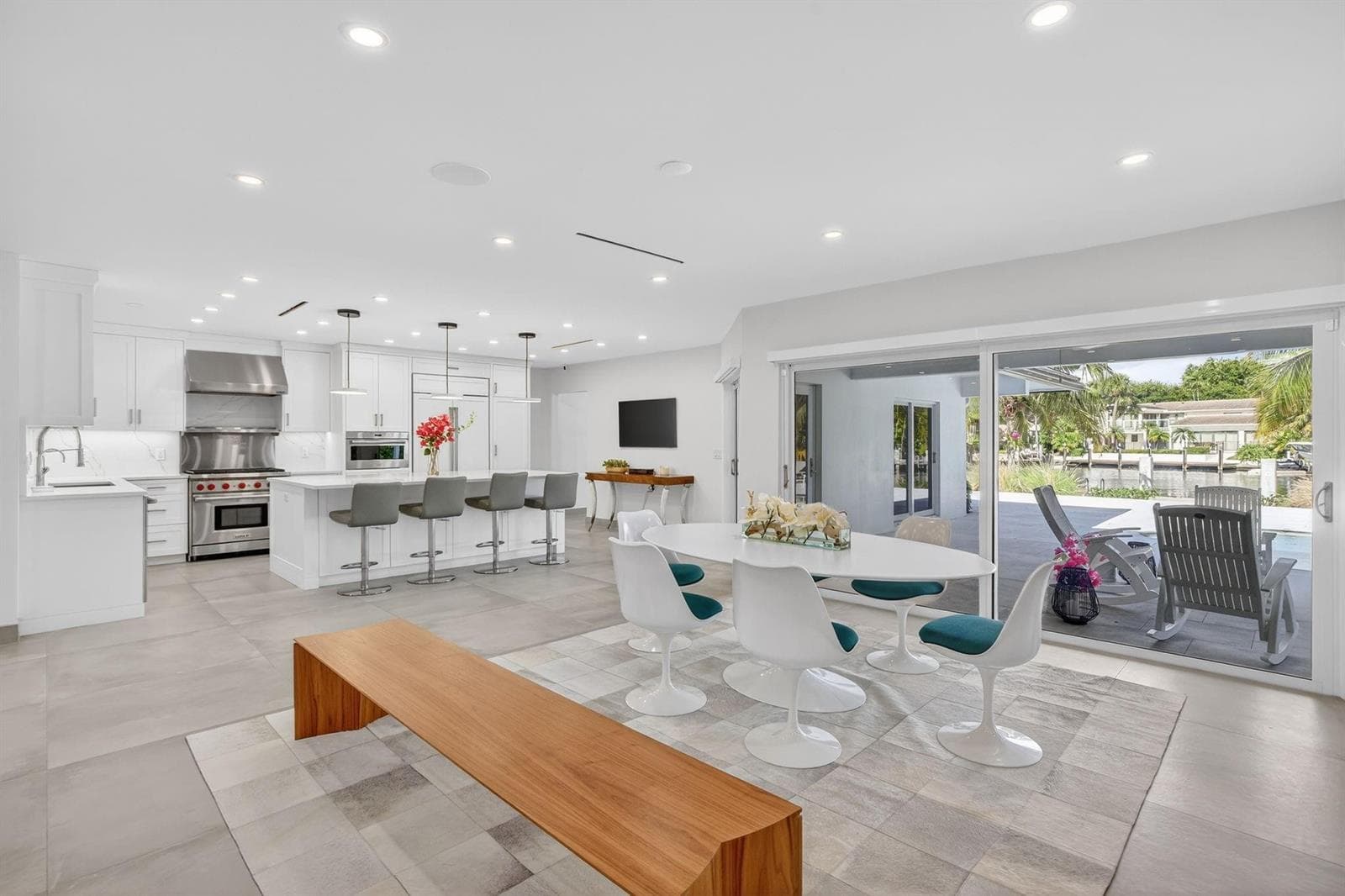41 S Compass Dr