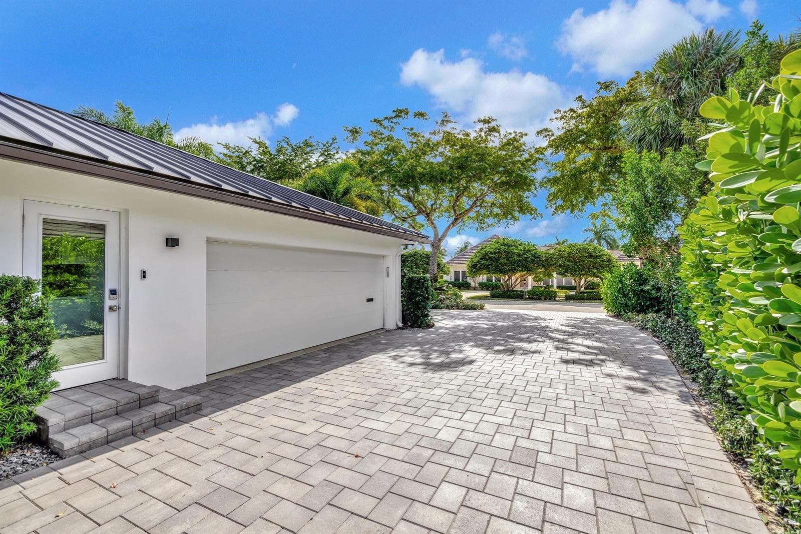 41 S Compass Dr