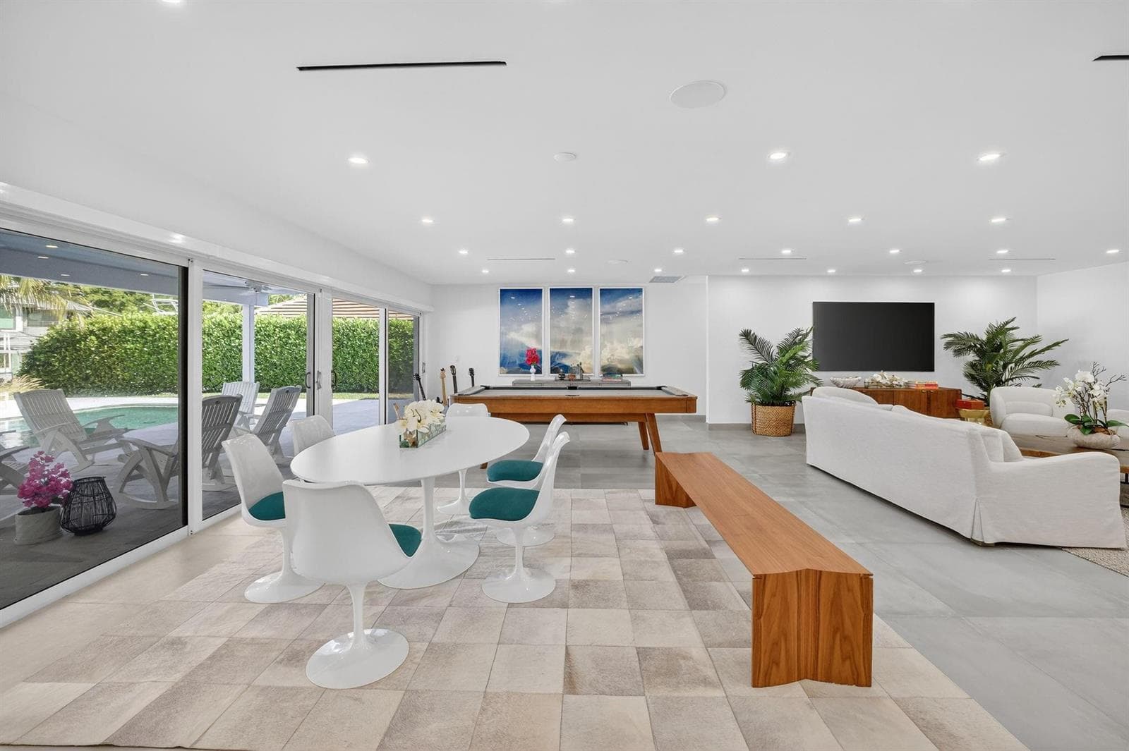 41 S Compass Dr