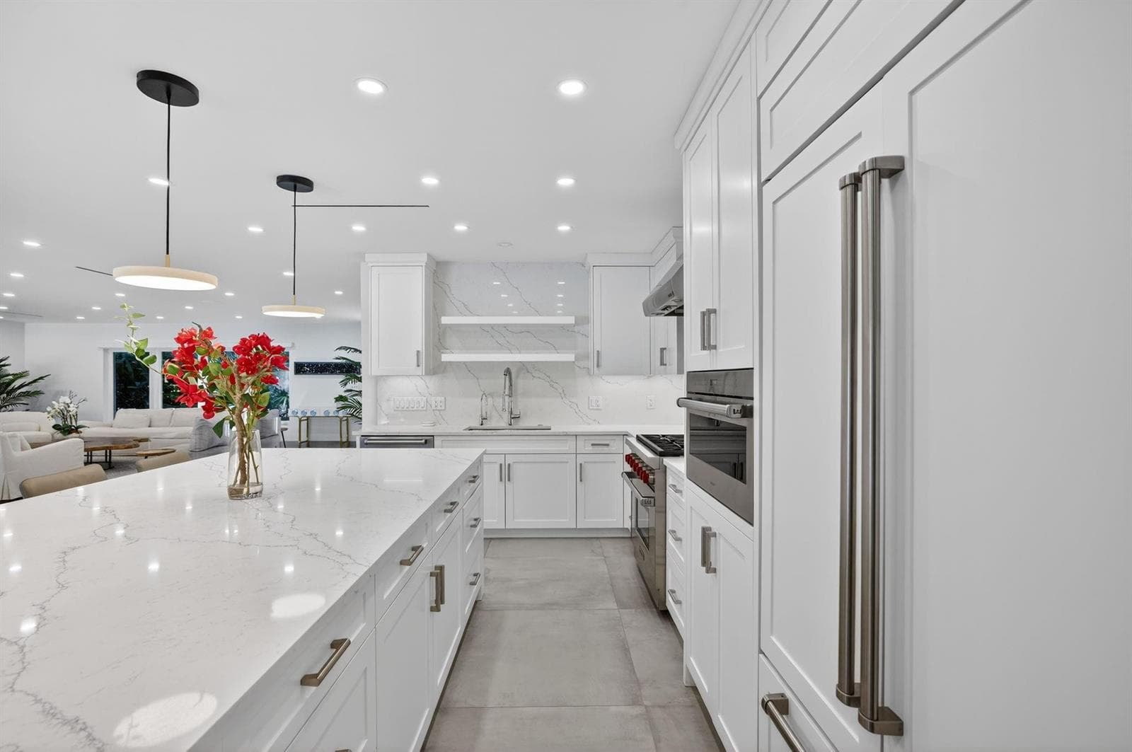 41 S Compass Dr