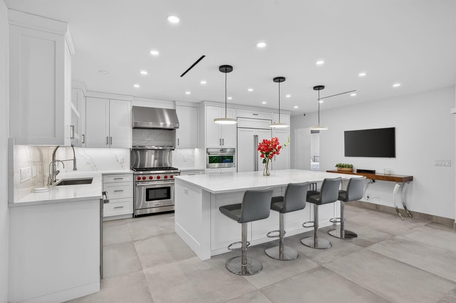 41 S Compass Dr