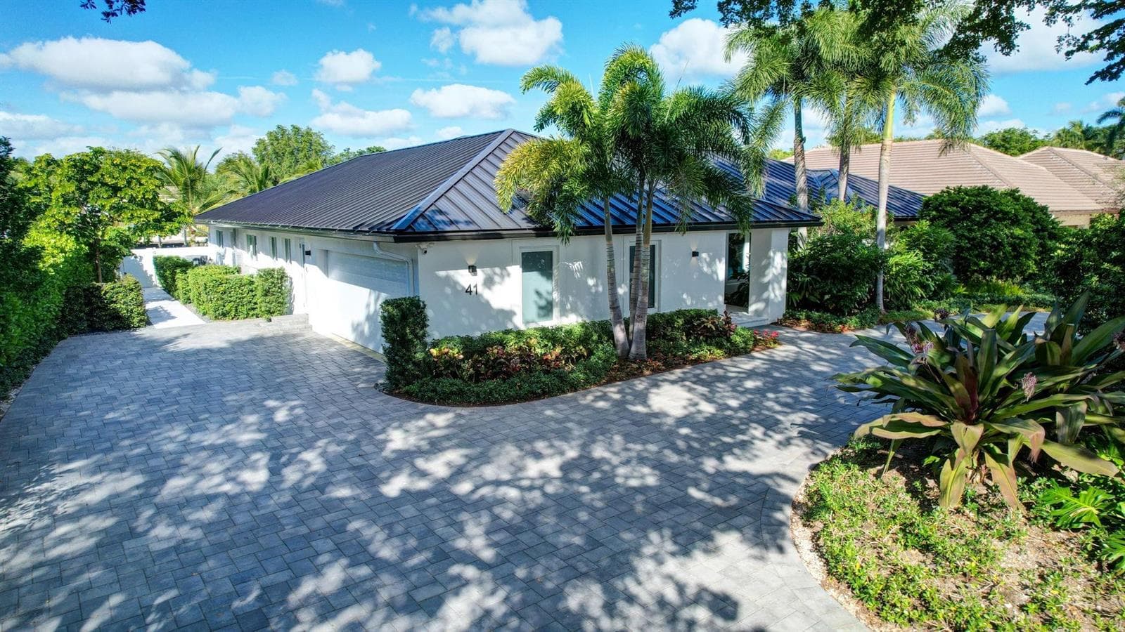 41 S Compass Dr