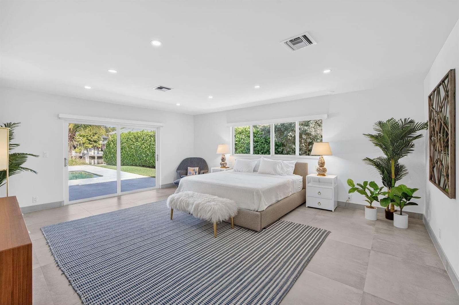 41 S Compass Dr