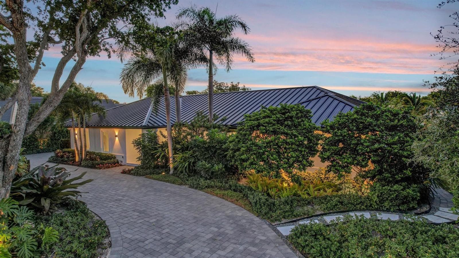 41 S Compass Dr