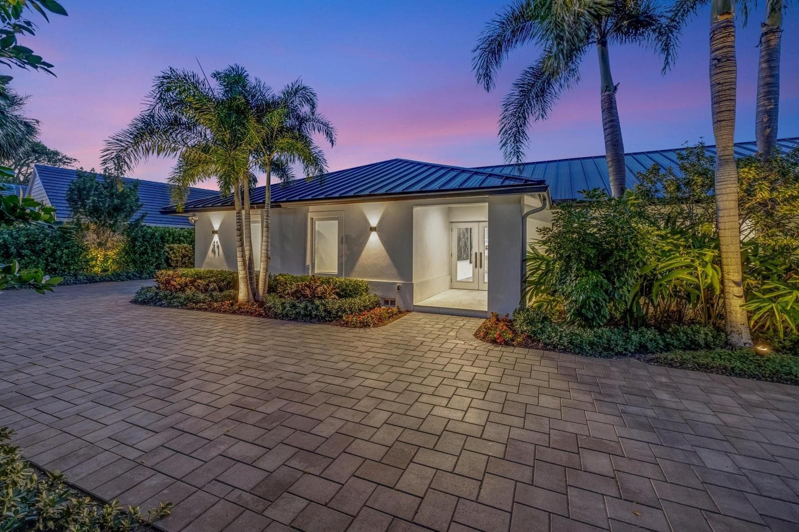 41 S Compass Dr