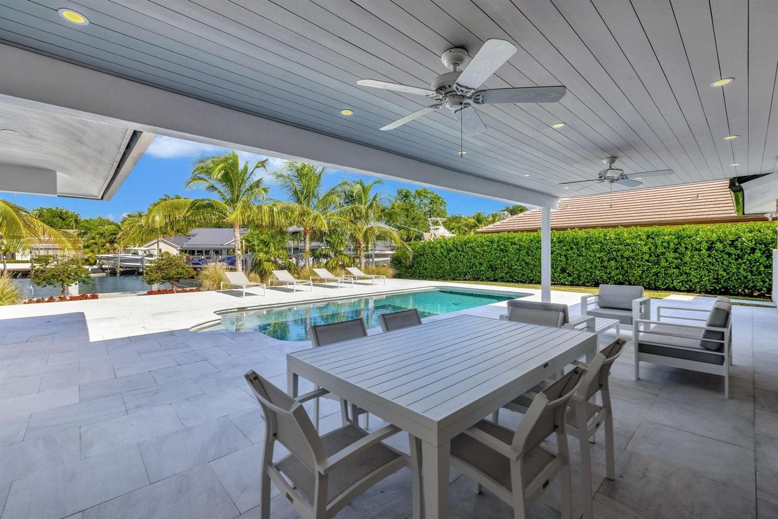 41 S Compass Dr