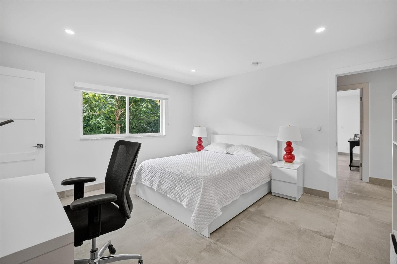 41 S Compass Dr