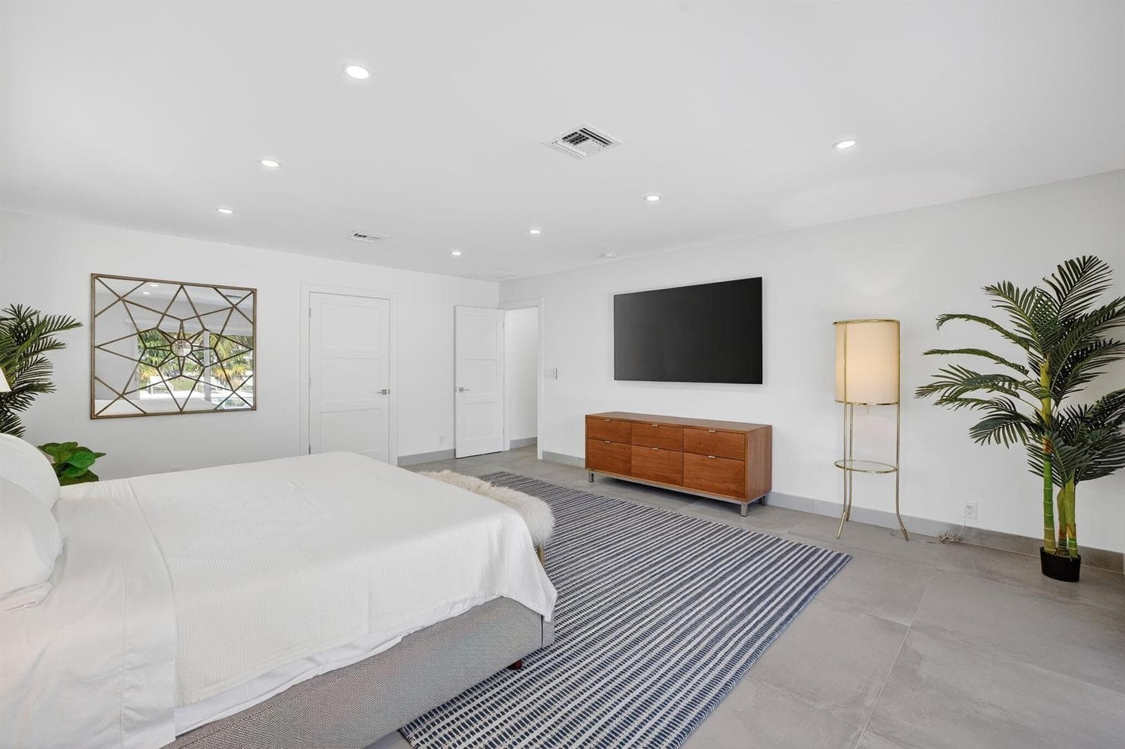 41 S Compass Dr